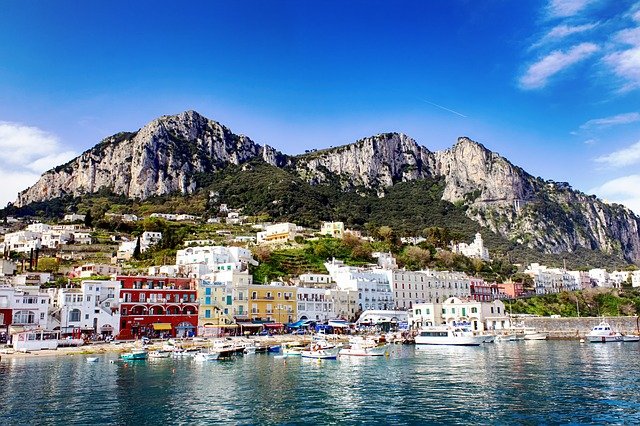 Hafen von Capri