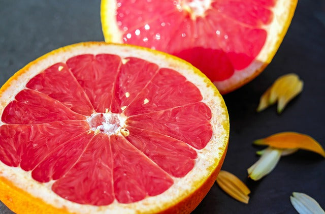 Frische Grapefruit in Scheiben geschnitten