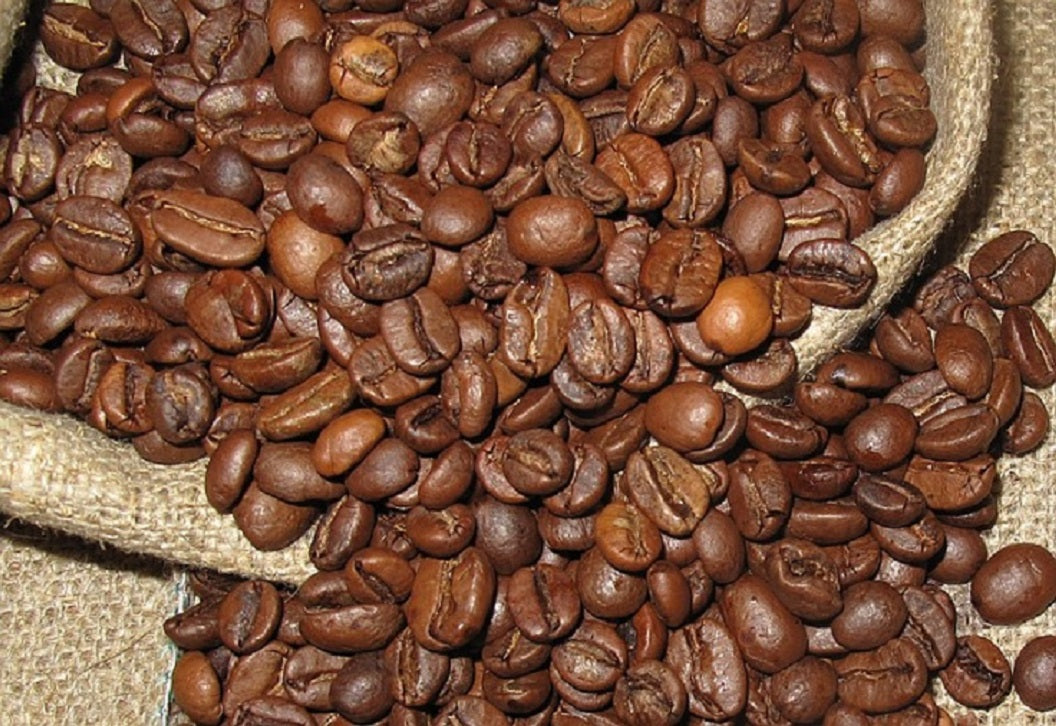 Kaffeebohnen offen im Sack