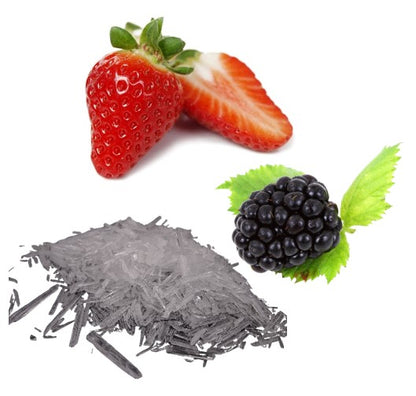 Erdbeeren. Brombeeren und Mentholkristalle