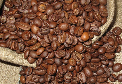 Kaffeebohnen offen im Sack