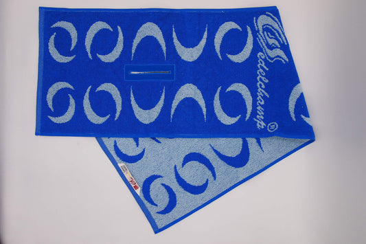 Saunaschal, halb herübergeklappt