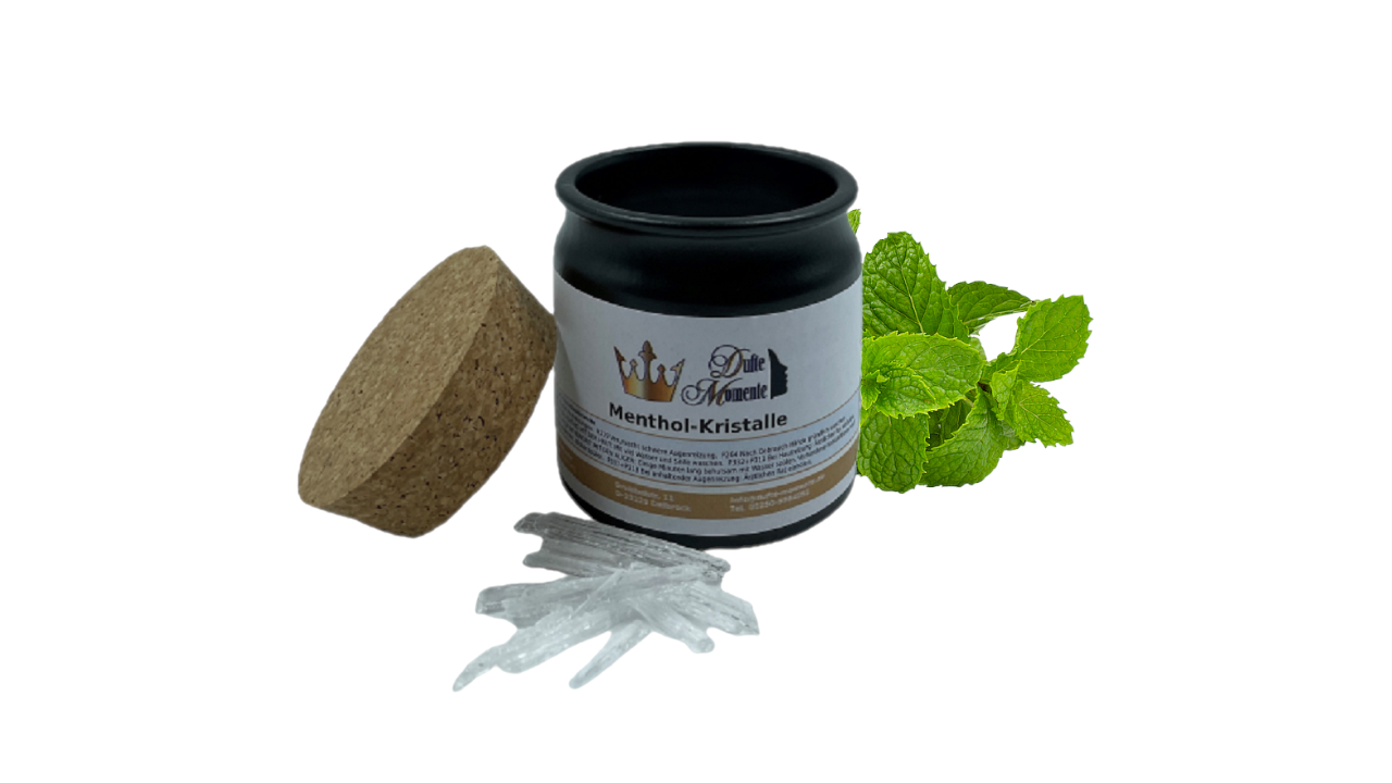Menthol-Kristalle, Tiegel mit Korkdeckel und Pfefferminzblätter